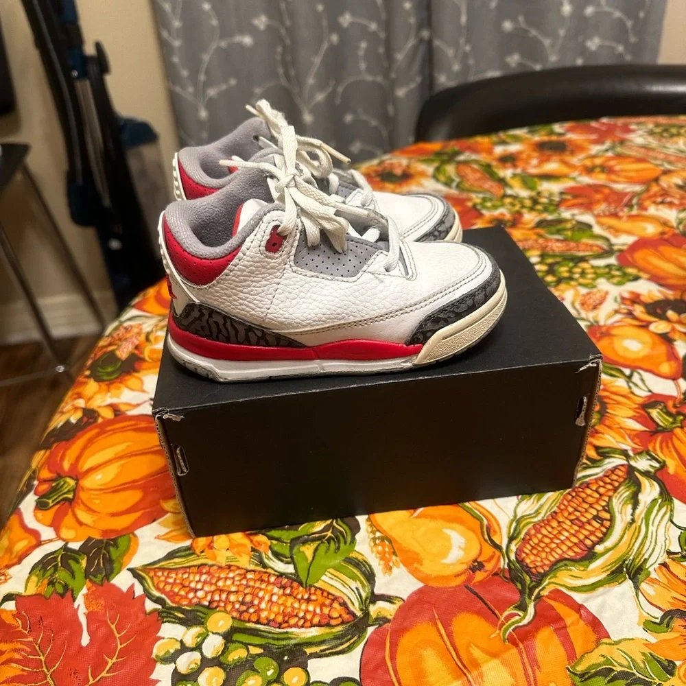 Toddler Air Jordans (8c) - Picture 3 of 4